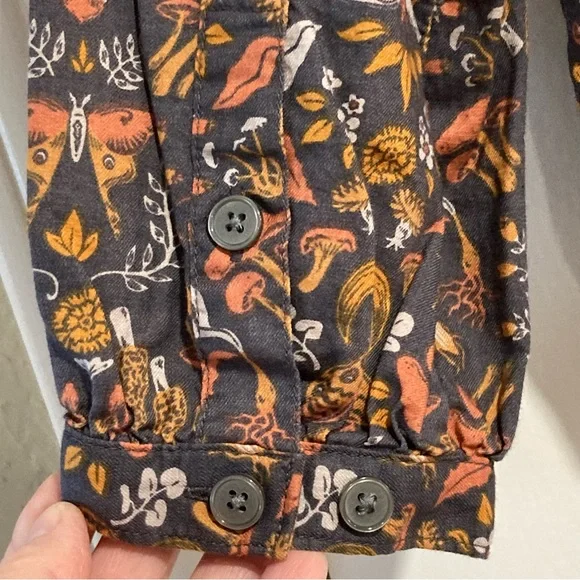 Duluth Women’s XL Printmaker Patterned Button-Up Shirt Mushrooms and Moths - Picture 7 of 9